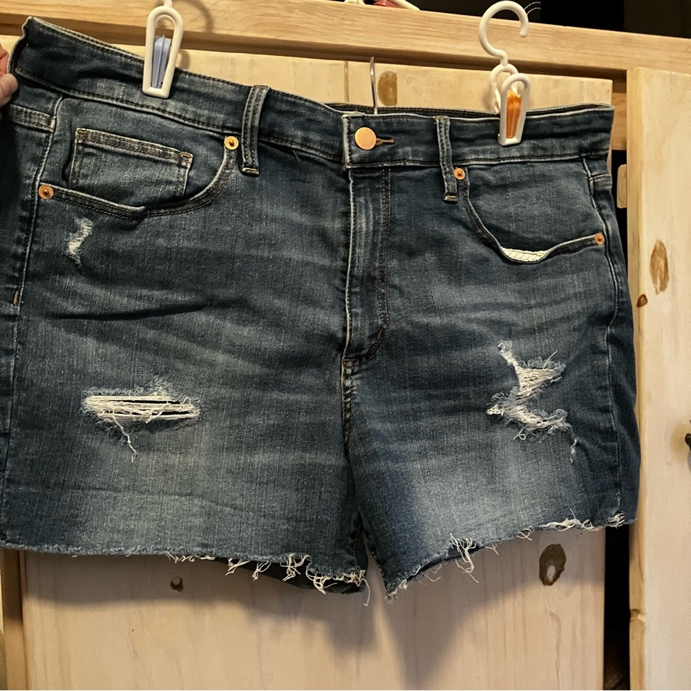 Women’s Denim Shorts by Universal Theeads NWOT